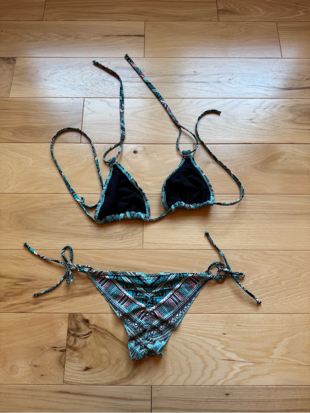 Turquoise bikini - Picture 3 of 3
